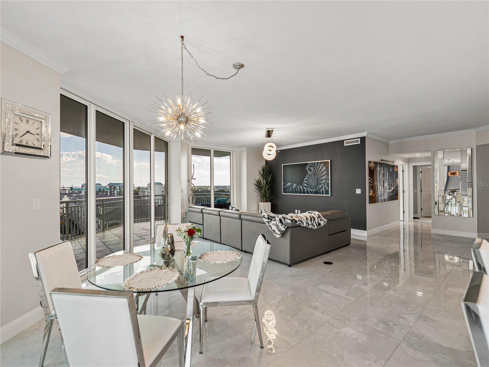 THE PLAZA HARBOUR ISLAND - Residential