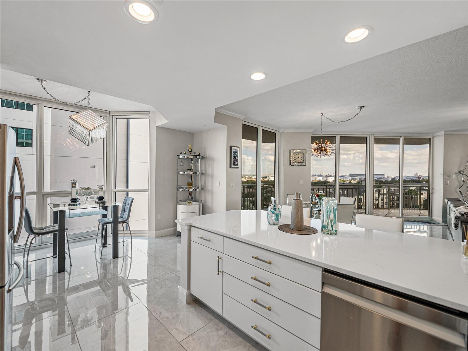 THE PLAZA HARBOUR ISLAND - Residential