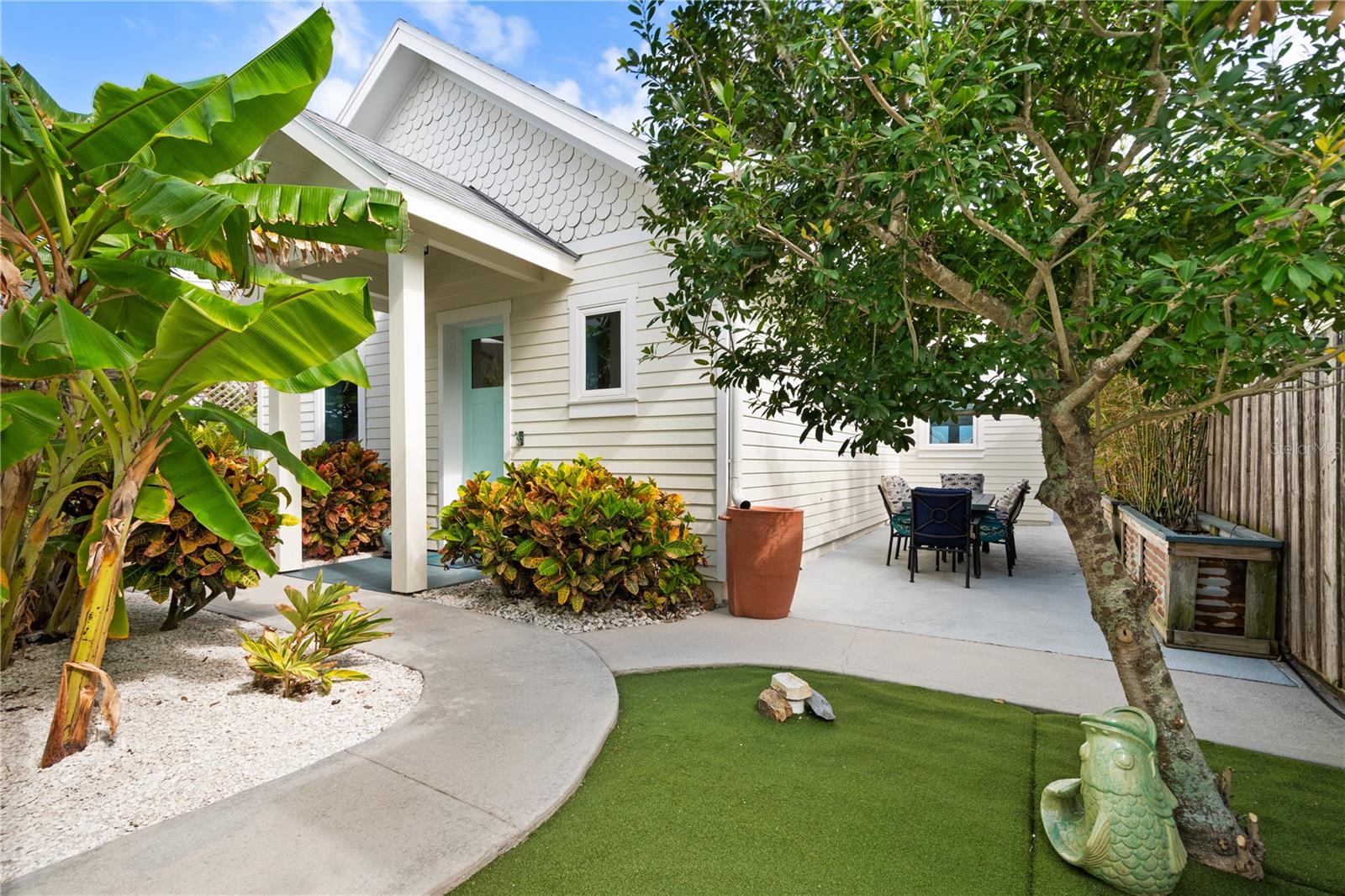 CRESCENT BEACH - Residential