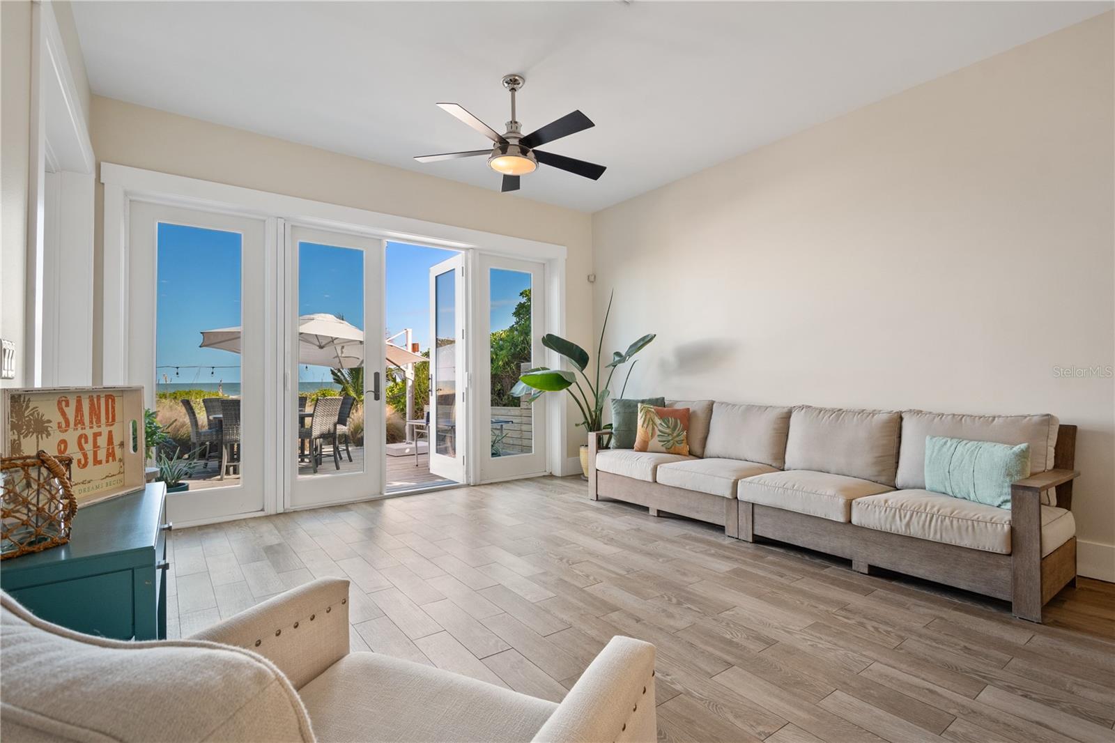 CRESCENT BEACH - Residential