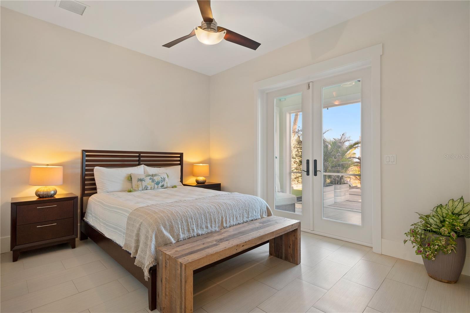 CRESCENT BEACH - Residential