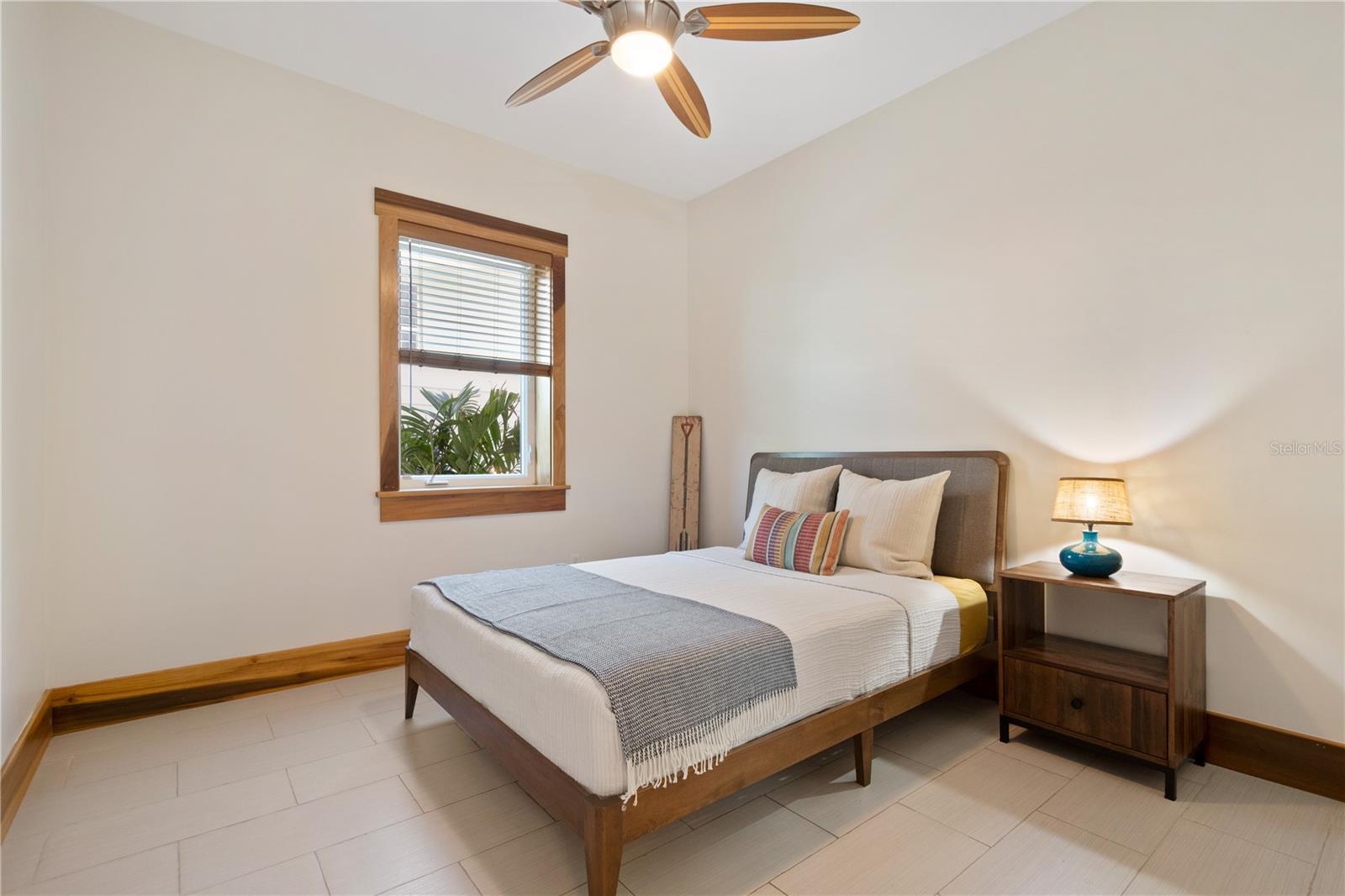 CRESCENT BEACH - Residential