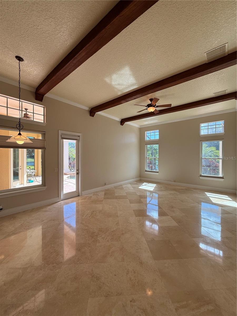 KEENES POINTE UT 06 50 95 - Residential