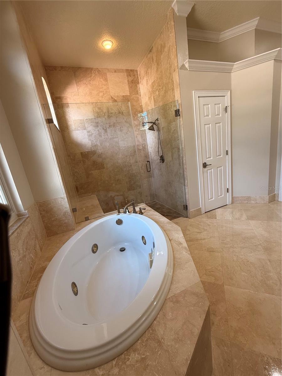 KEENES POINTE UT 06 50 95 - Residential