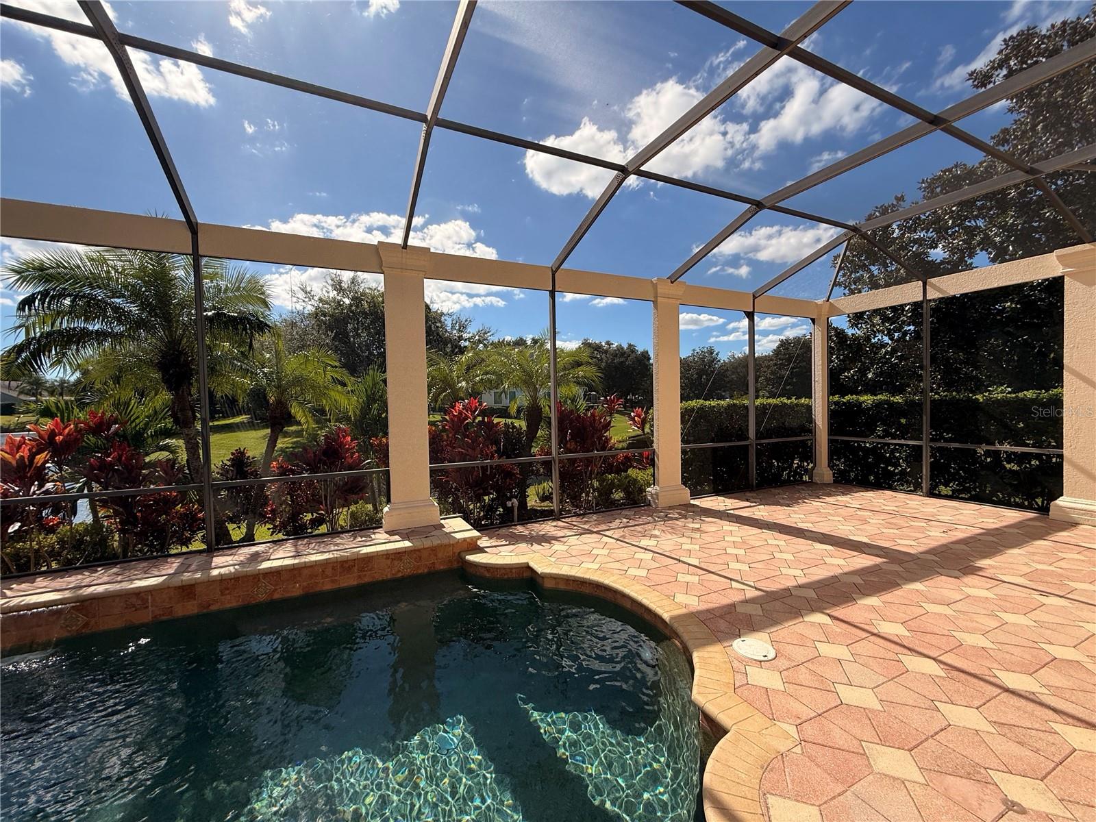 KEENES POINTE UT 06 50 95 - Residential