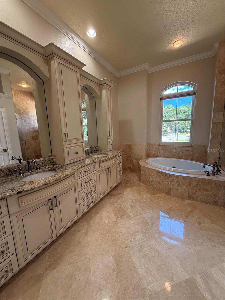 KEENES POINTE UT 06 50 95 - Residential