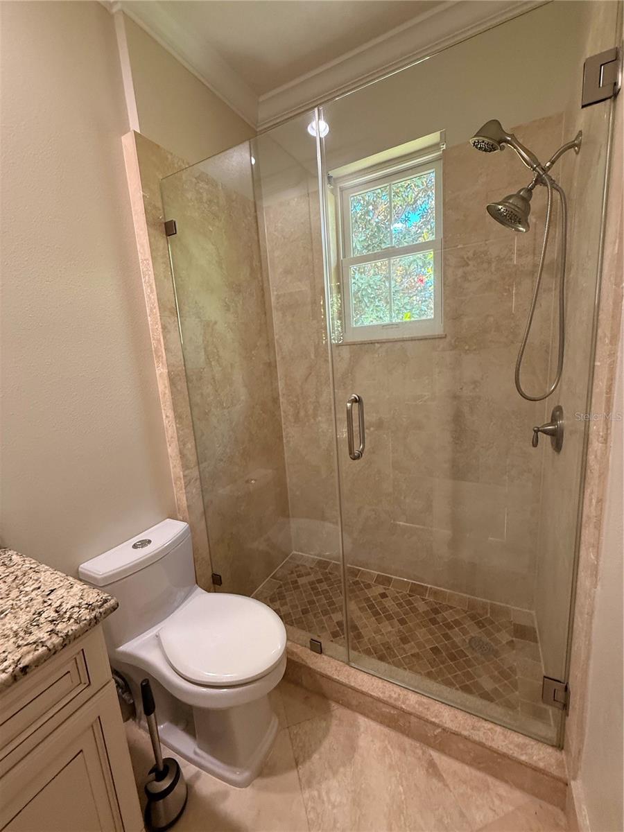 KEENES POINTE UT 06 50 95 - Residential