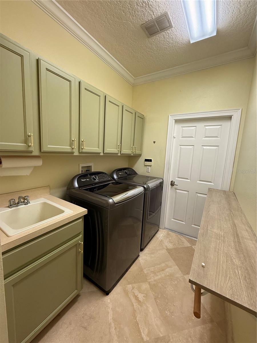 KEENES POINTE UT 06 50 95 - Residential