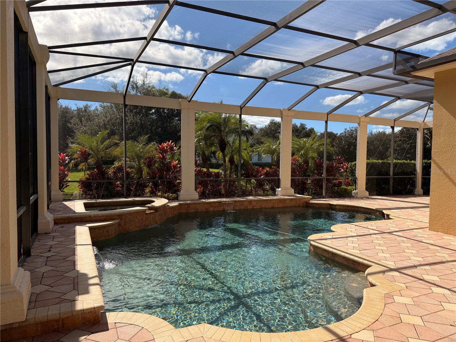 KEENES POINTE UT 06 50 95 - Residential