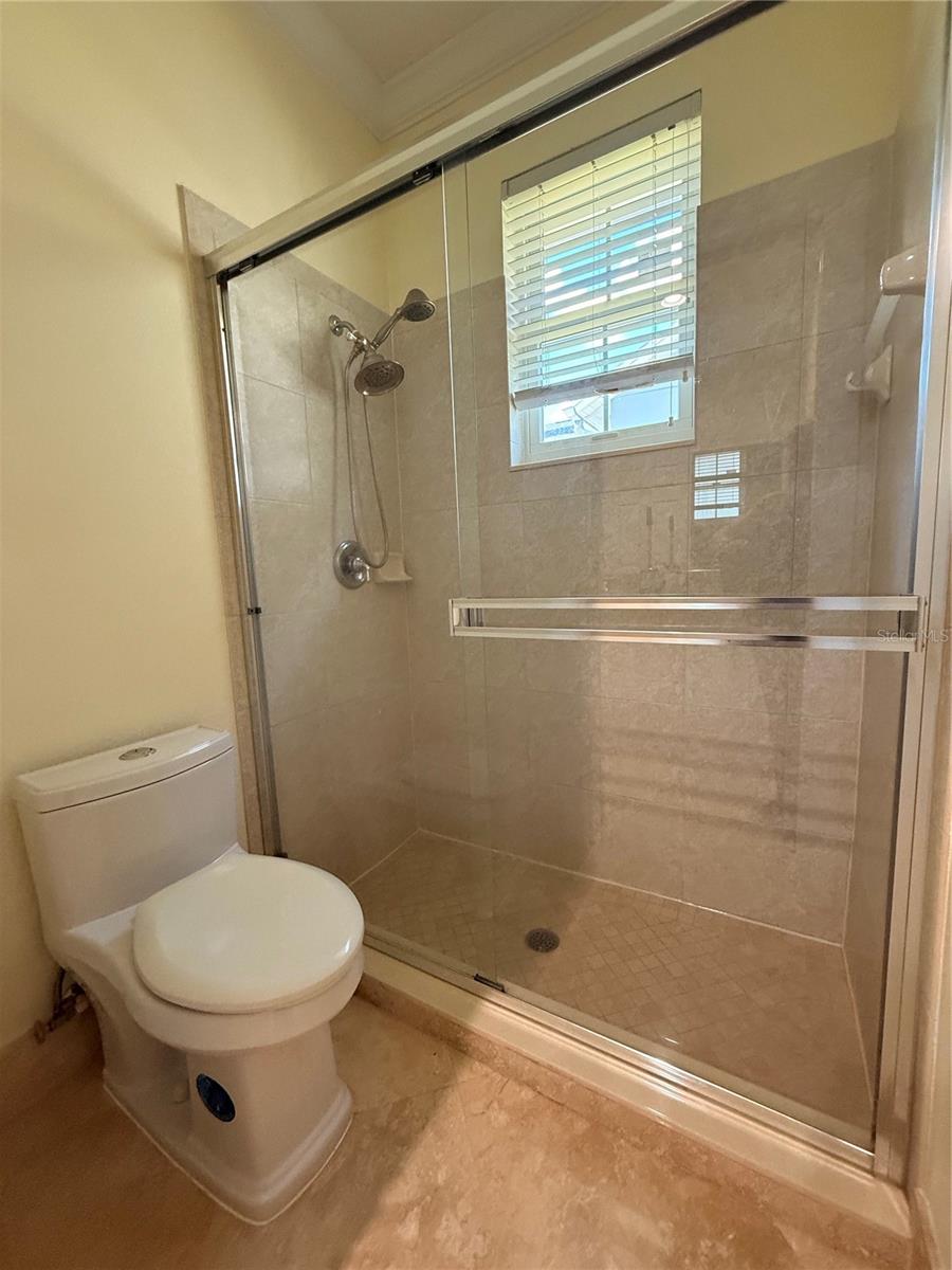 KEENES POINTE UT 06 50 95 - Residential