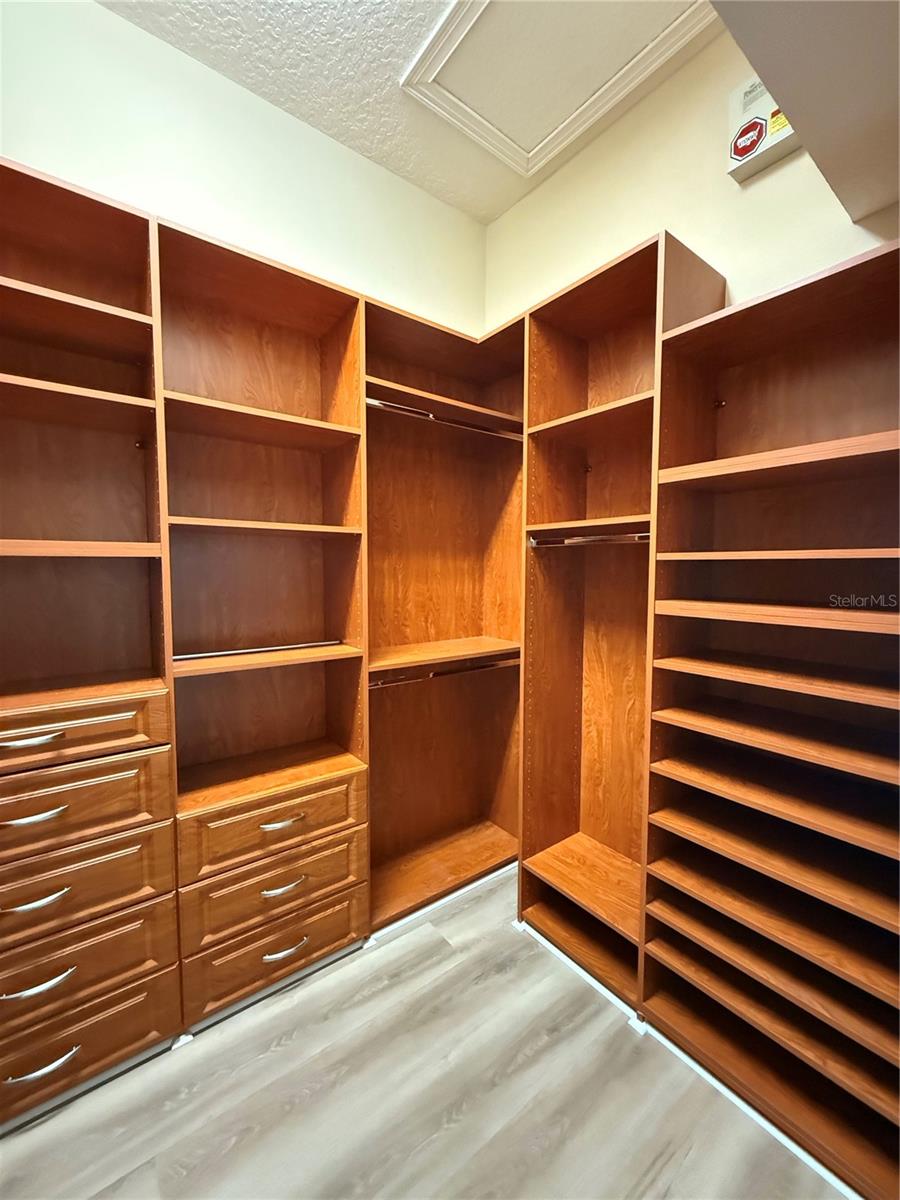 KEENES POINTE UT 06 50 95 - Residential