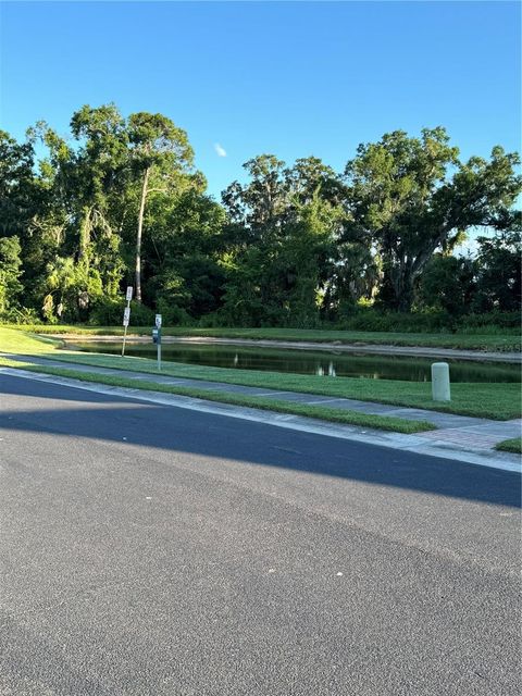 A home in LAKELAND