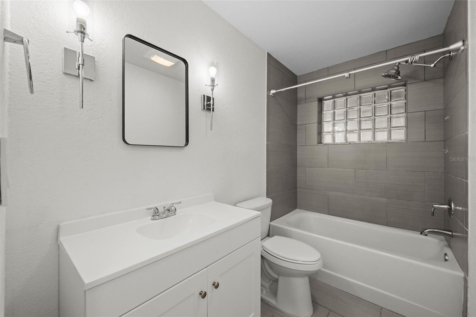 SHORE ACRES VENICE SEC 2ND REP - Residential Lease