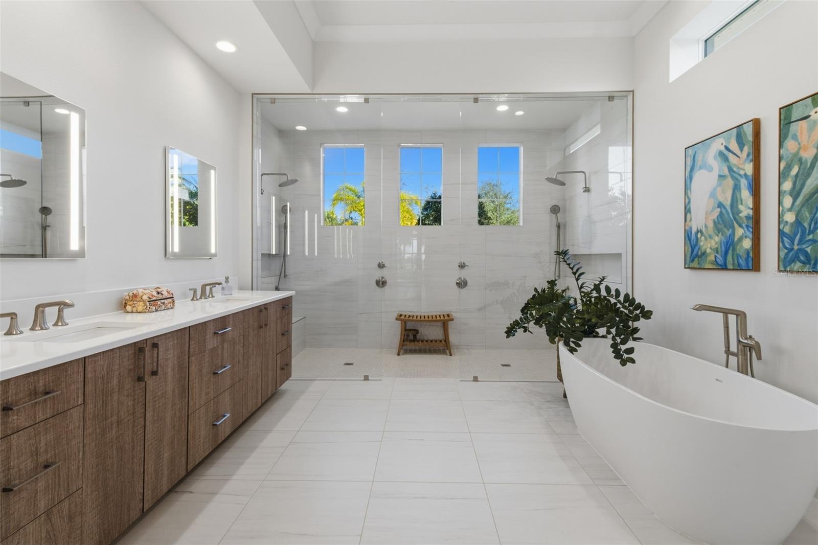 FOUNDERS CLUB - Residential