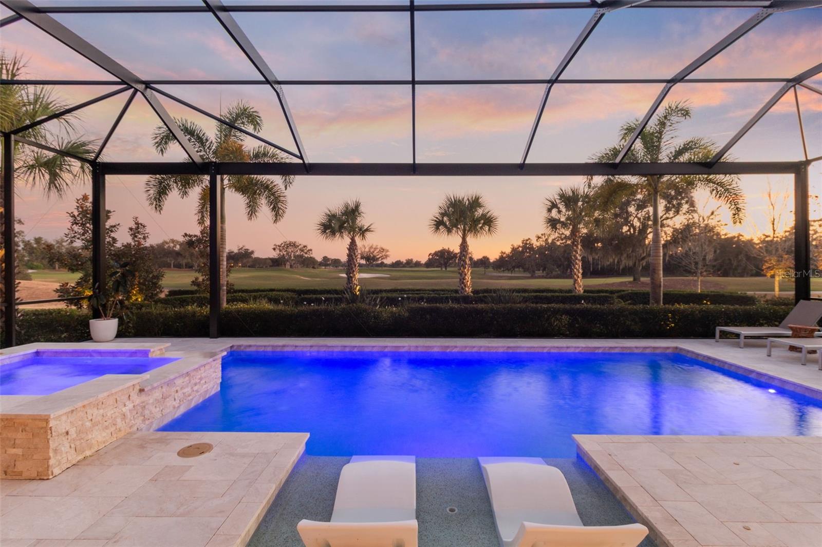 FOUNDERS CLUB - Residential