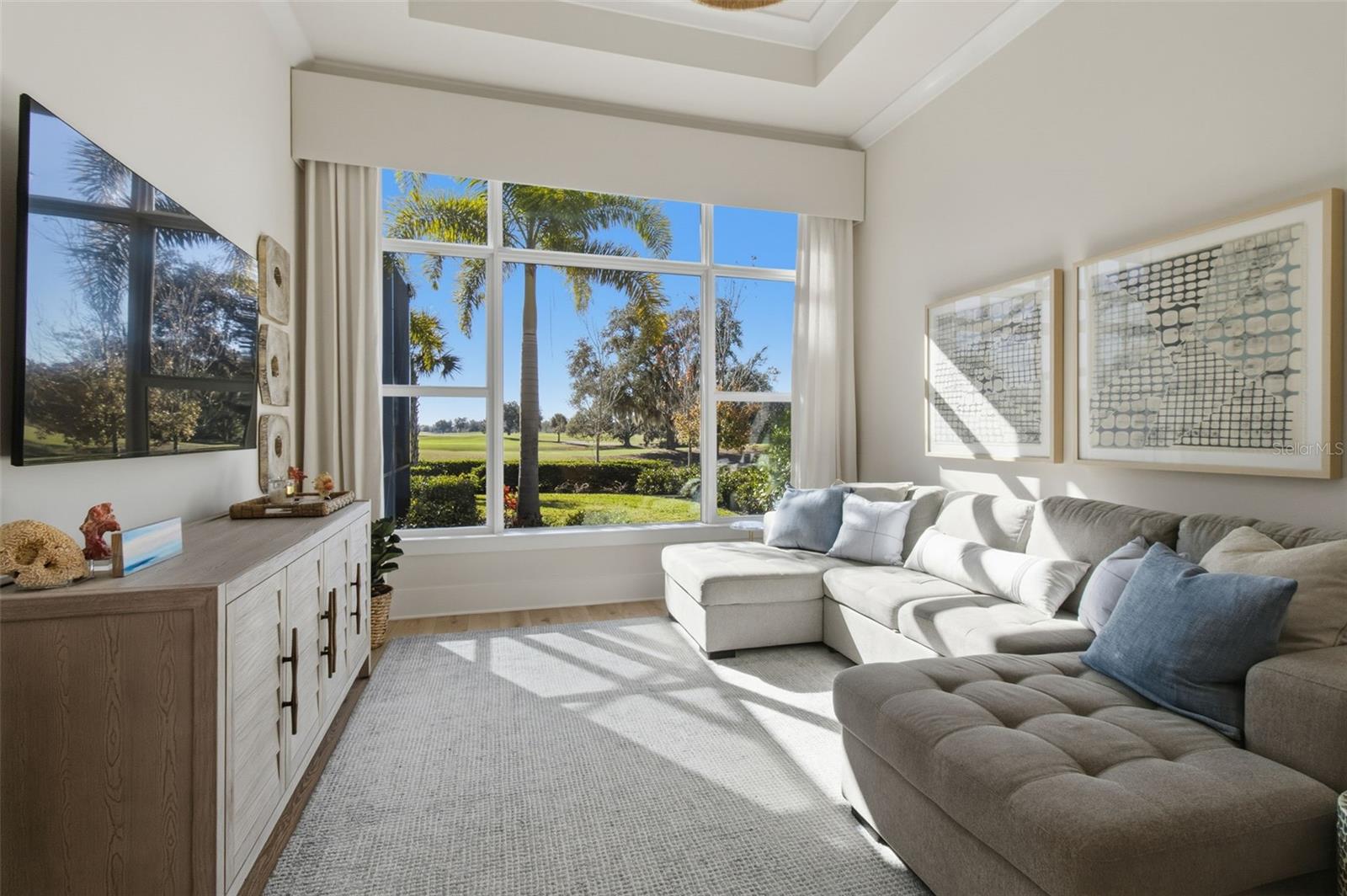 FOUNDERS CLUB - Residential