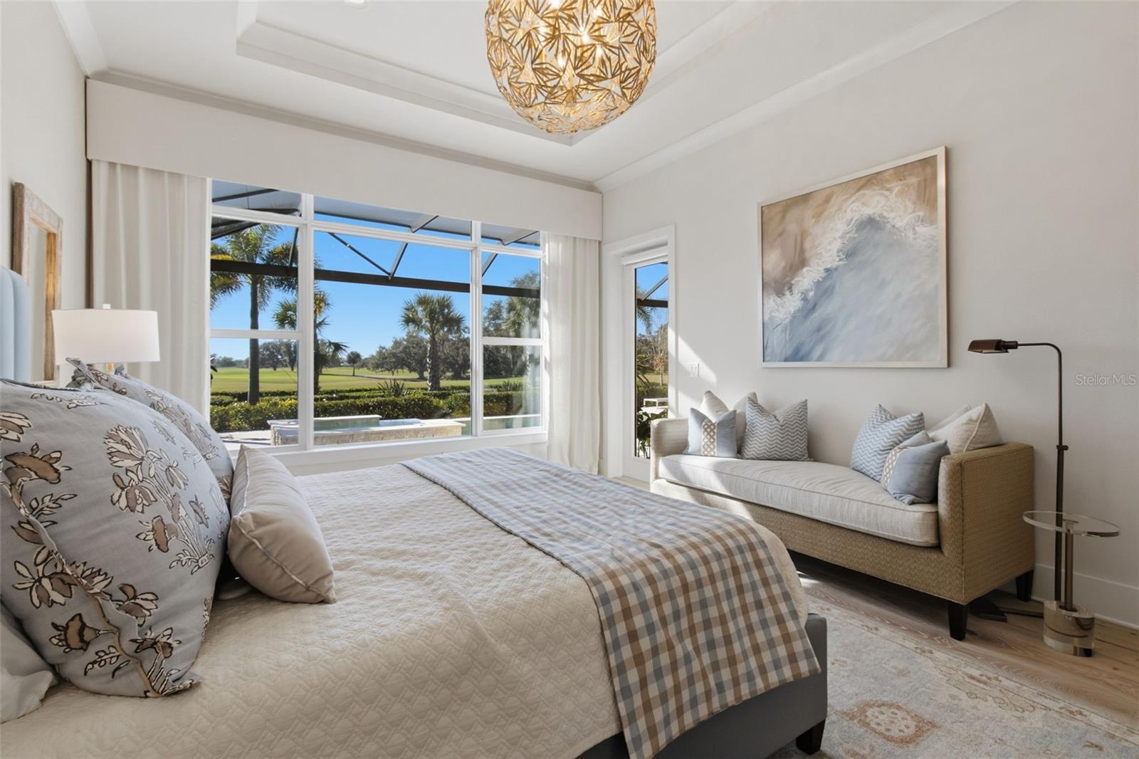 FOUNDERS CLUB - Residential