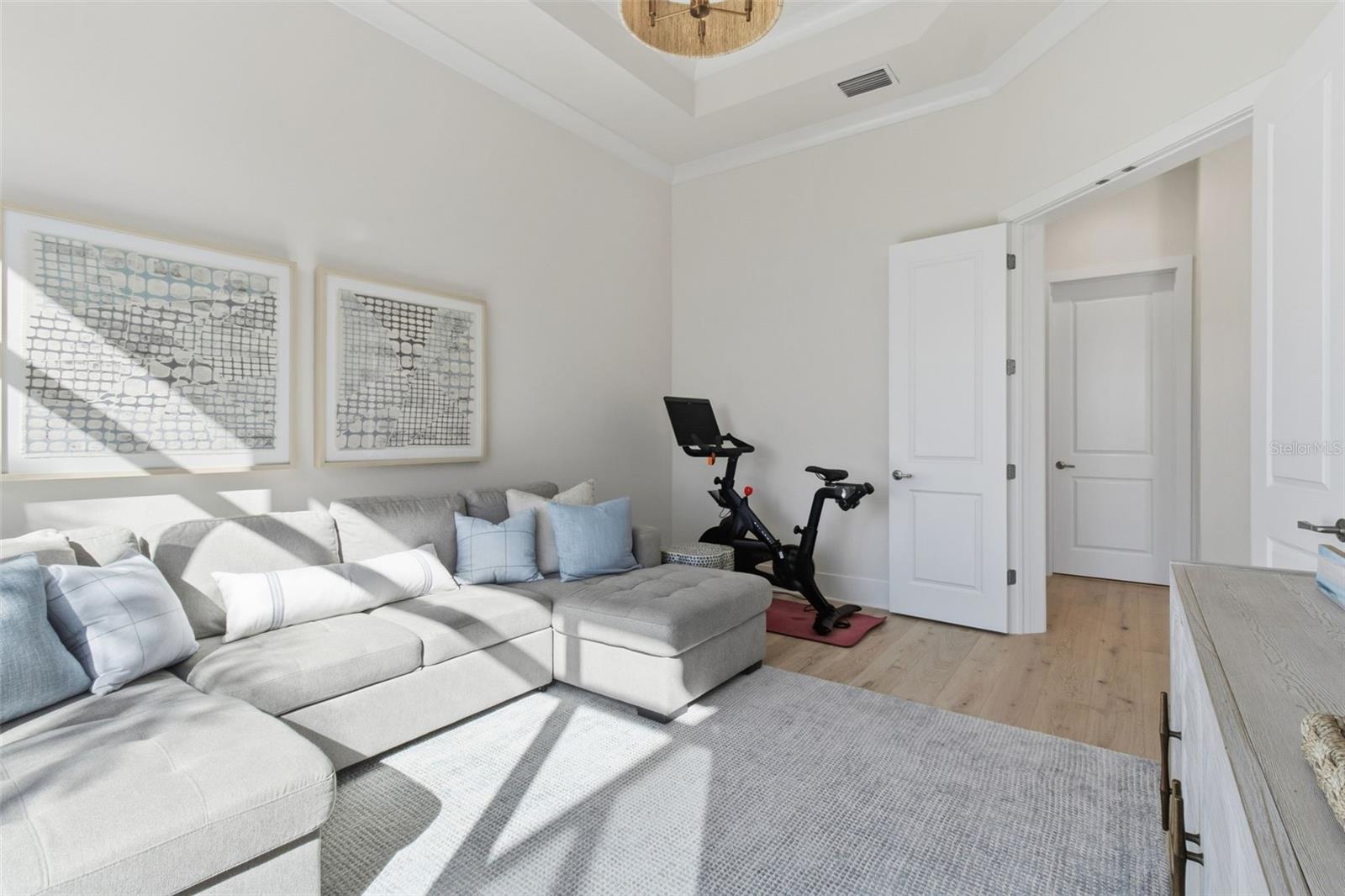 FOUNDERS CLUB - Residential