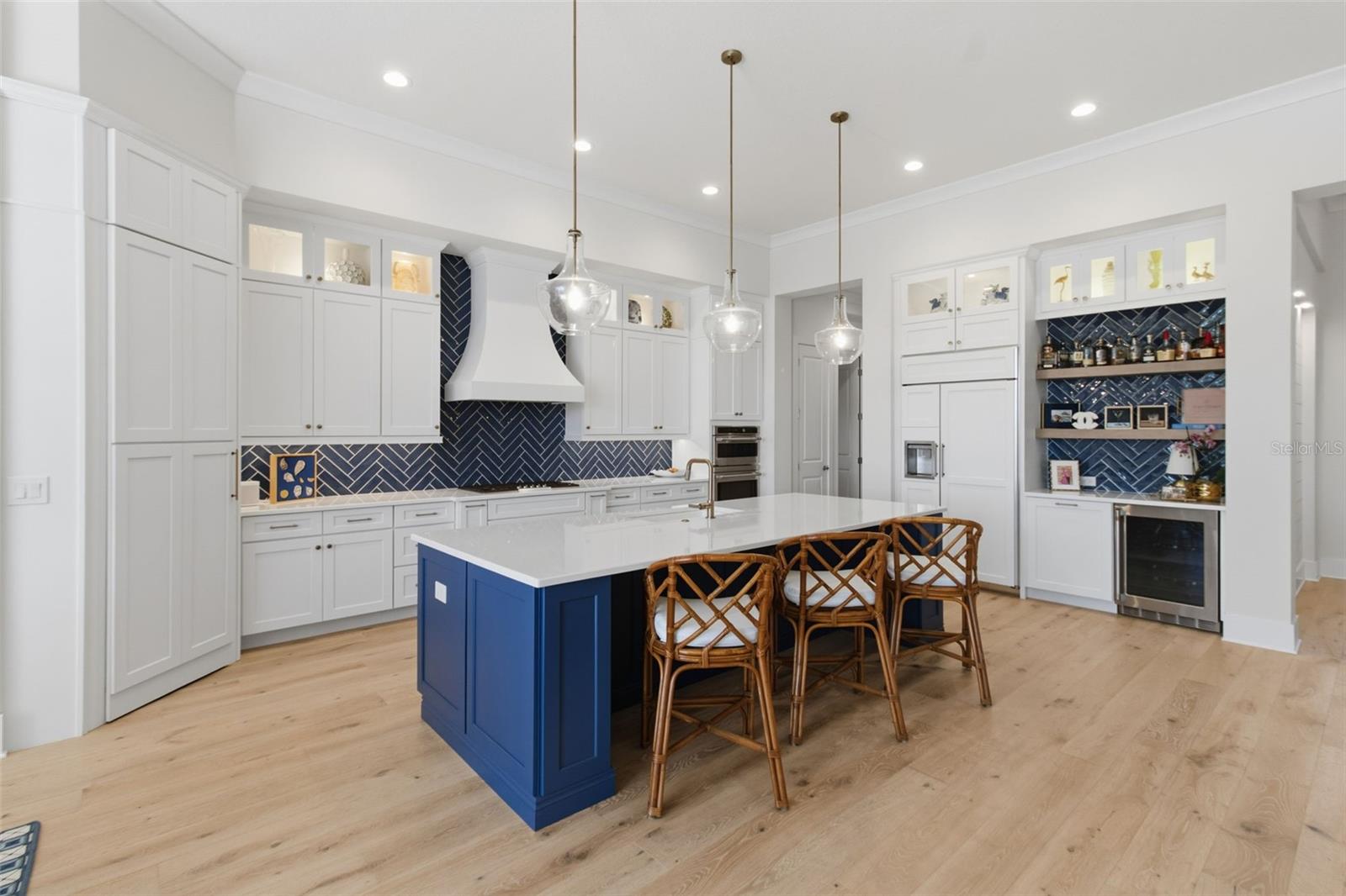 FOUNDERS CLUB - Residential