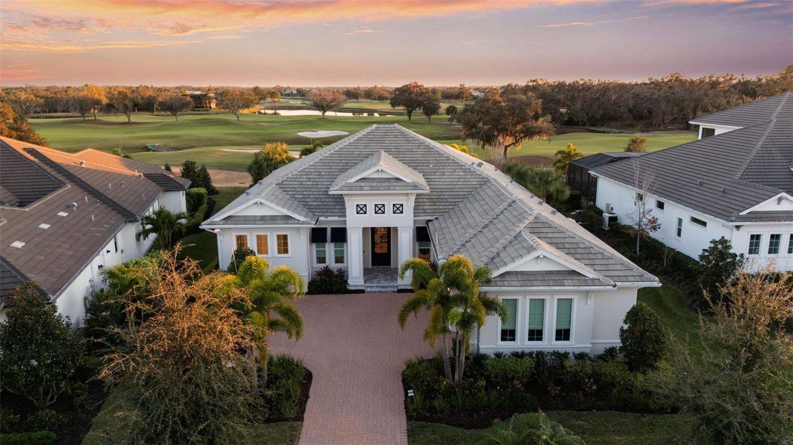 FOUNDERS CLUB - Residential