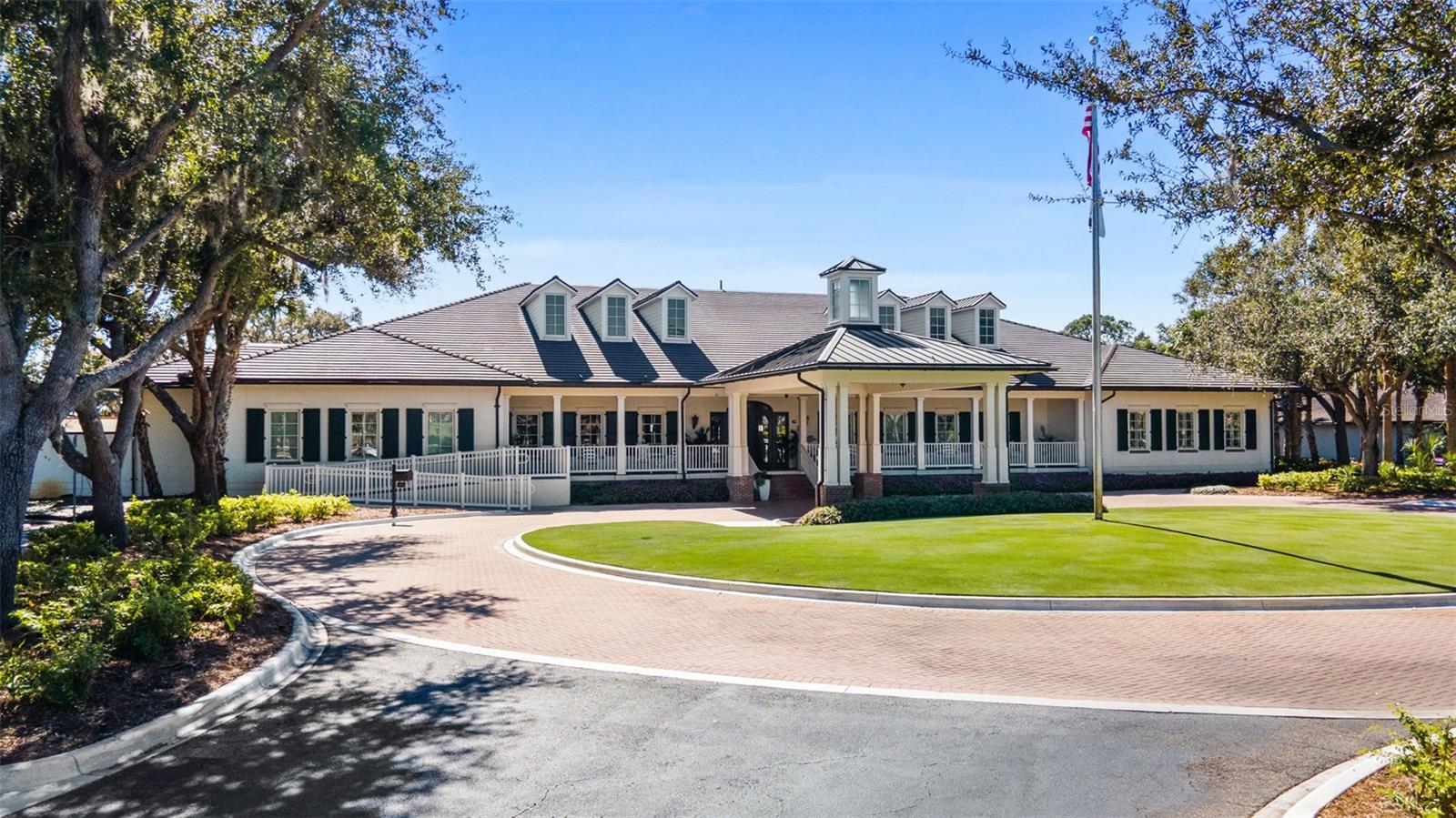 FOUNDERS CLUB - Residential