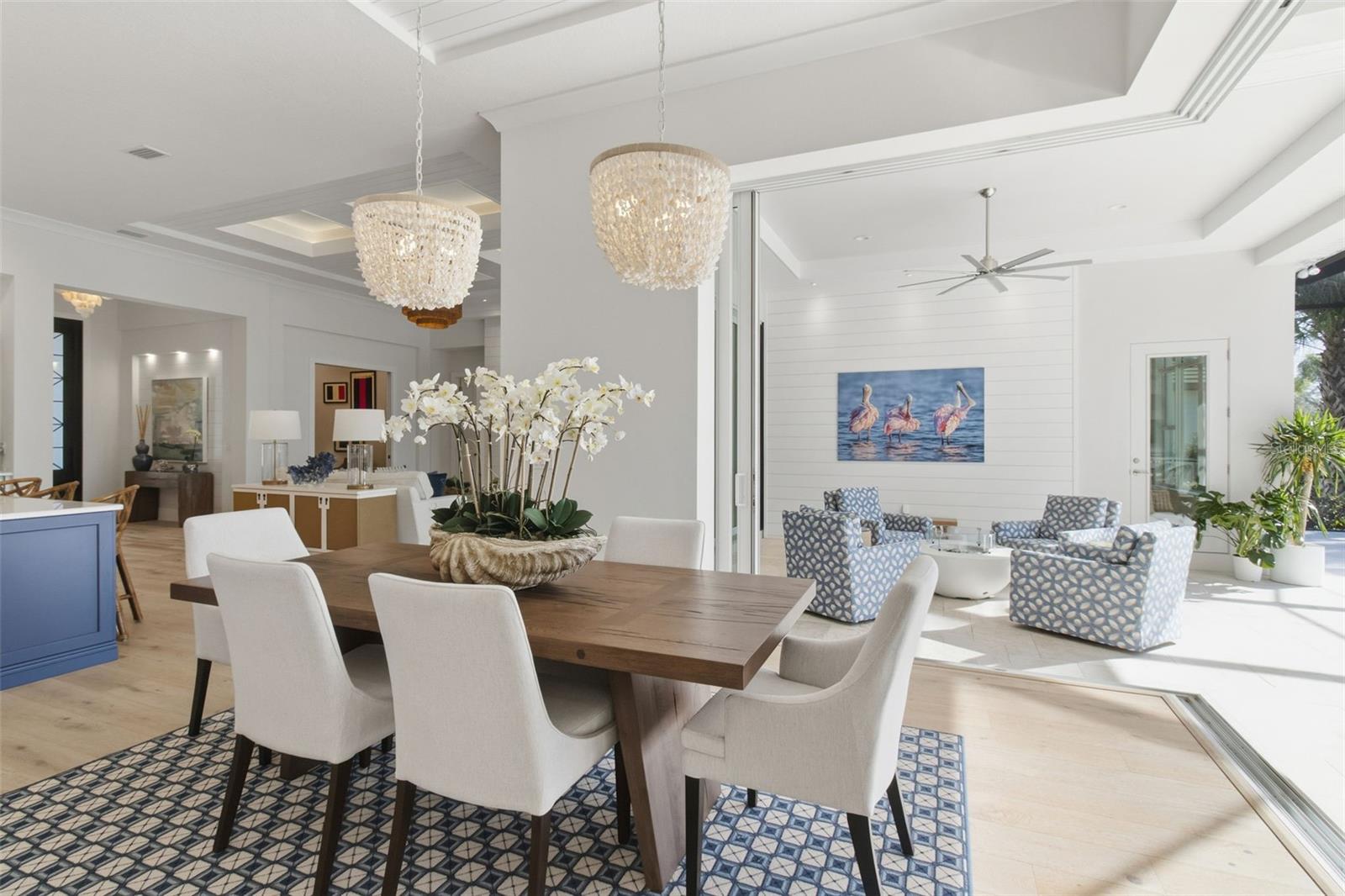 FOUNDERS CLUB - Residential