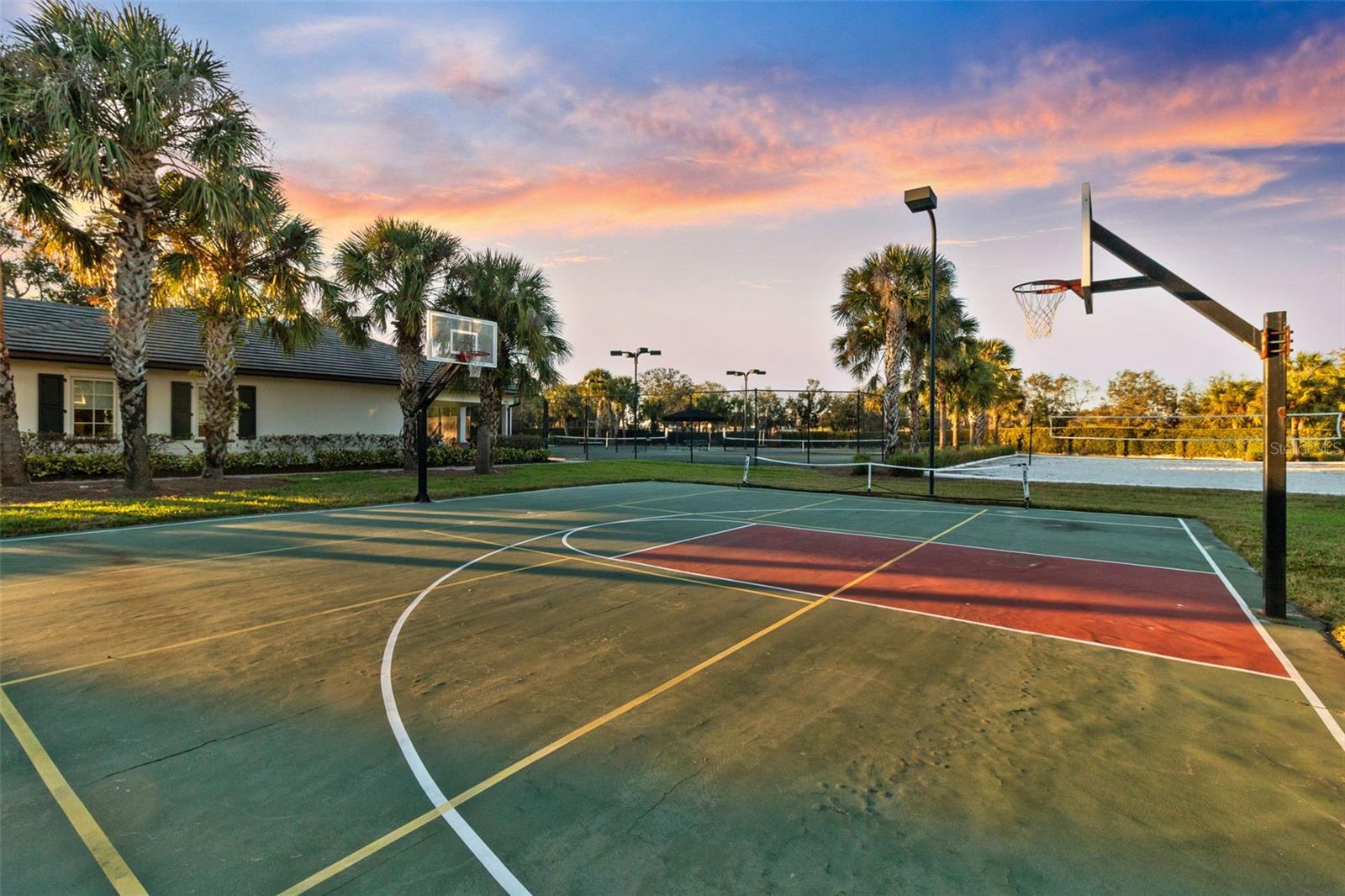 FOUNDERS CLUB - Residential