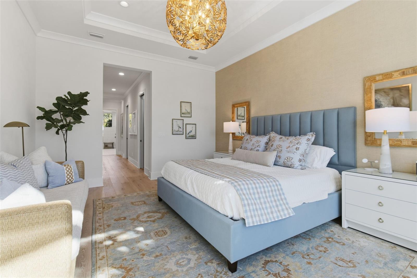 FOUNDERS CLUB - Residential