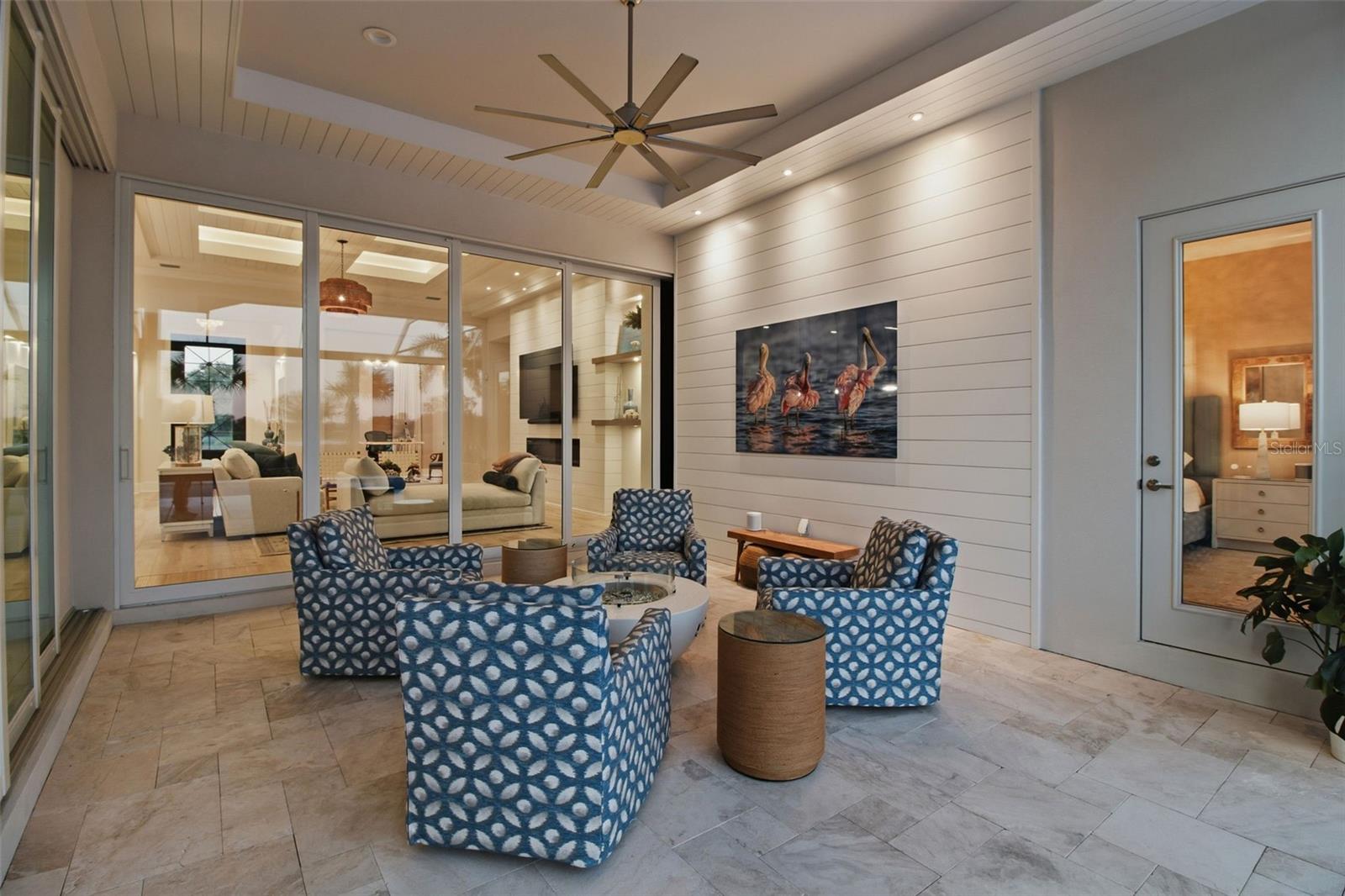 FOUNDERS CLUB - Residential