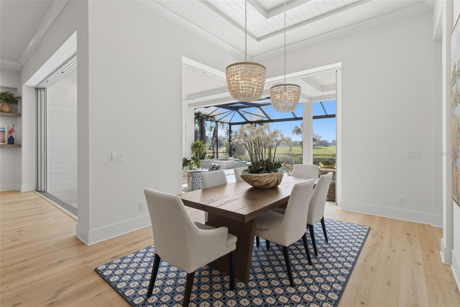 FOUNDERS CLUB - Residential