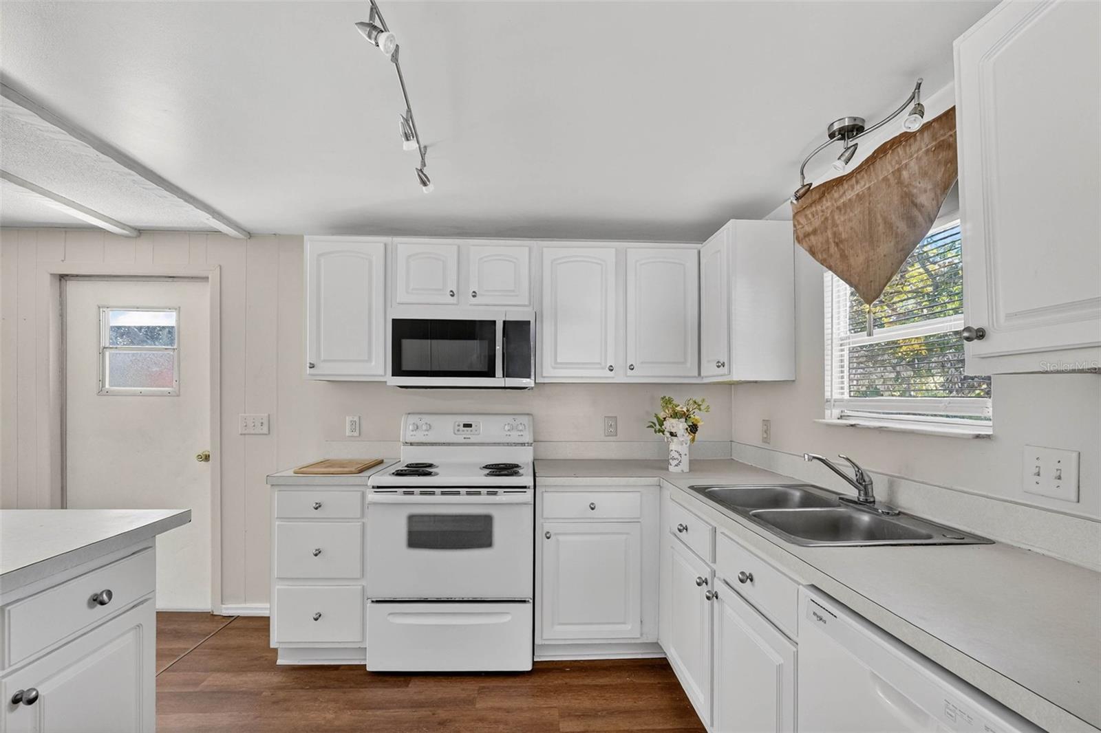 WOLF RUN FIRST ADD - Residential