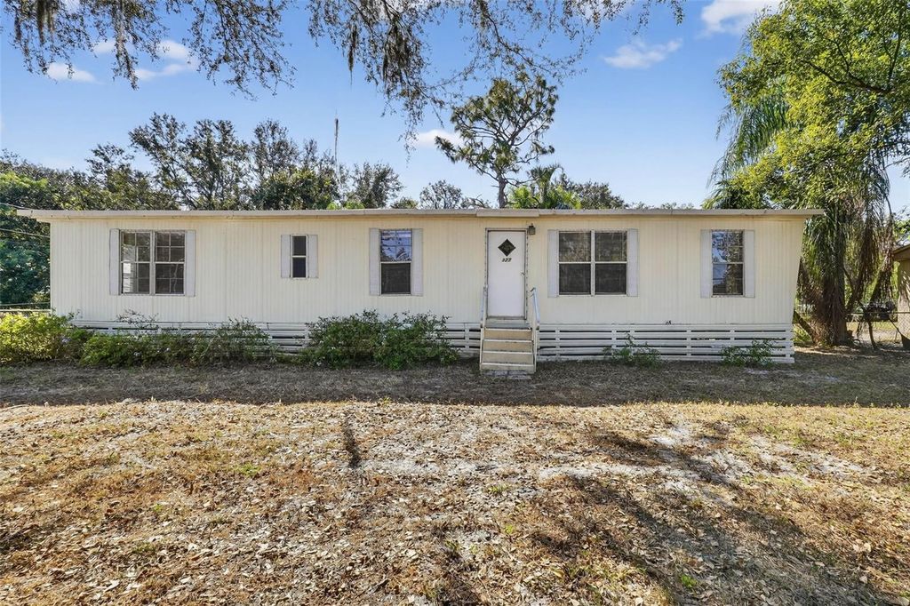 Photo of 827 Indian Bluff, Winter Haven, FL 33880 (MLS # P4937123)