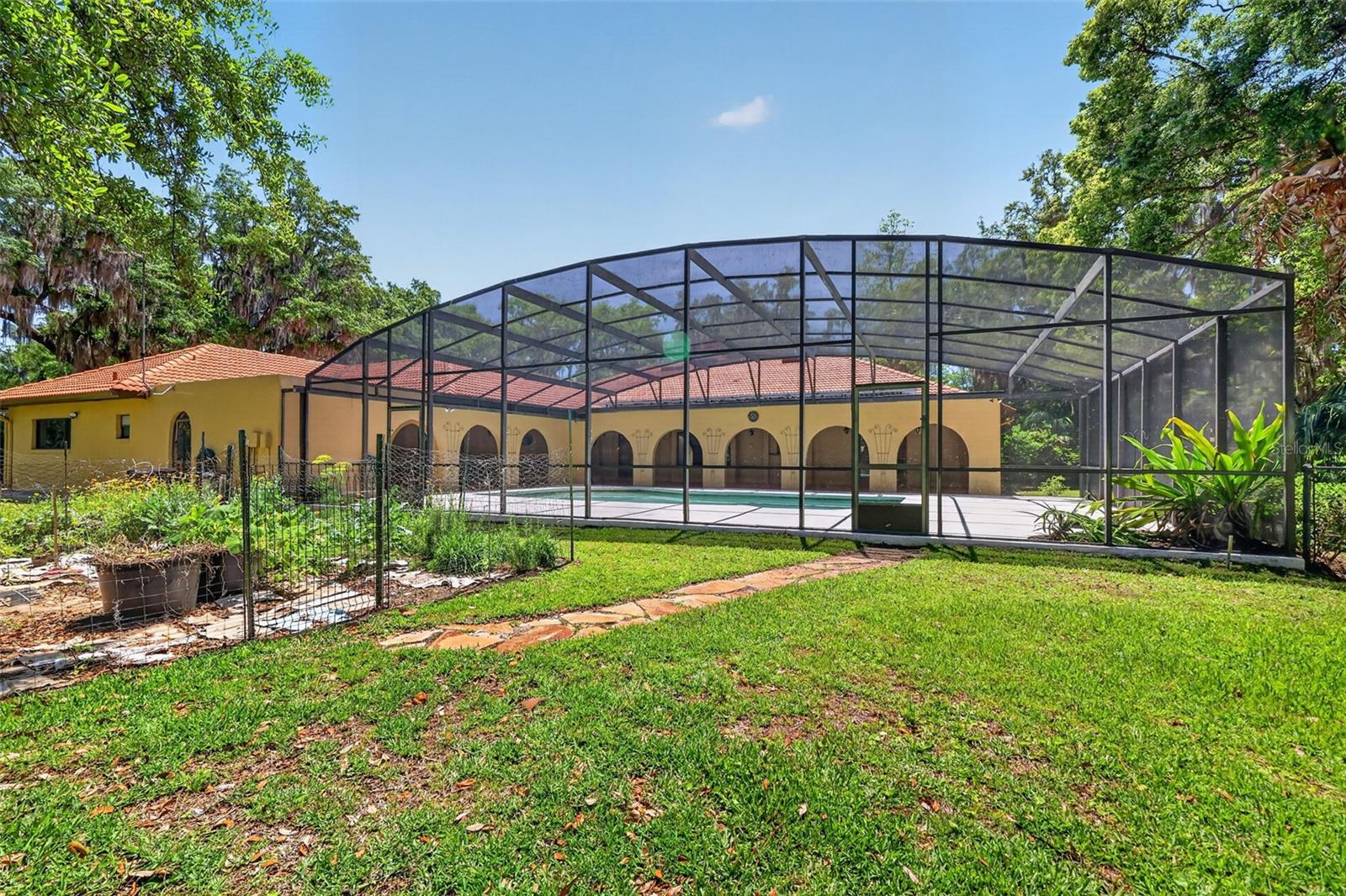 ELYSIUM CLUB - Residential