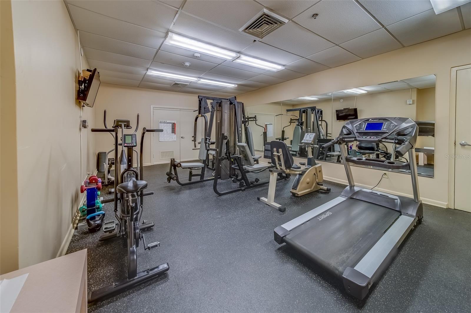 CONTINENTAL TOWERS INC CONDO - Residential Lease