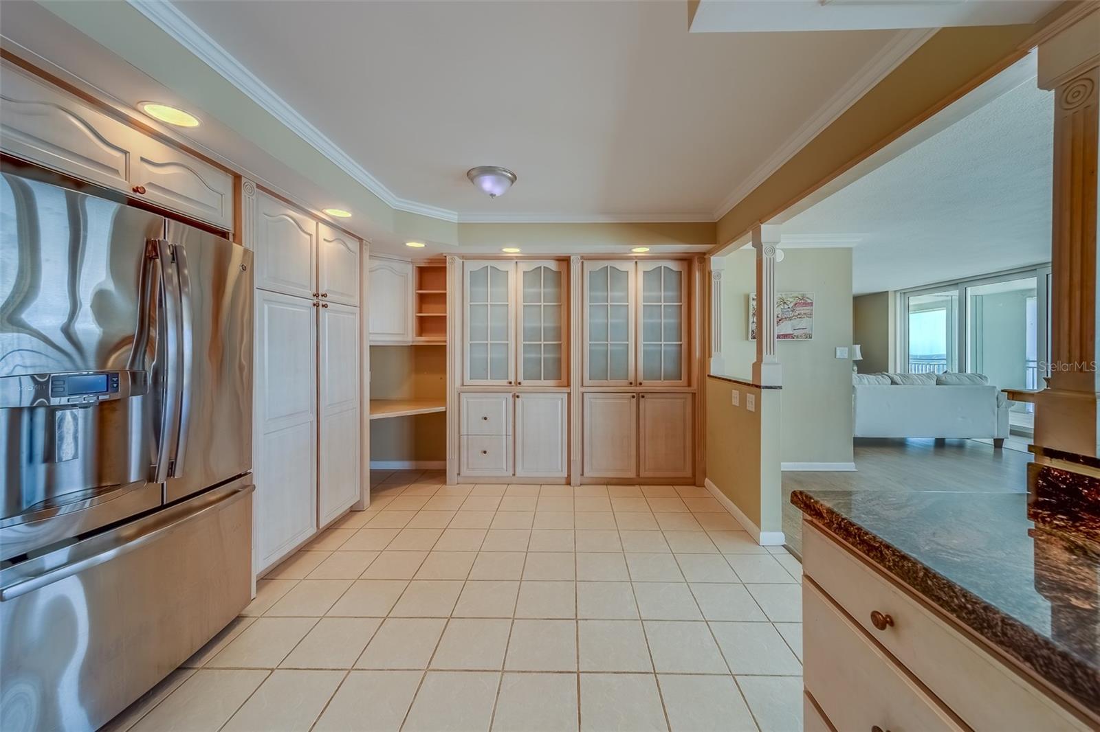 CONTINENTAL TOWERS INC CONDO - Residential Lease