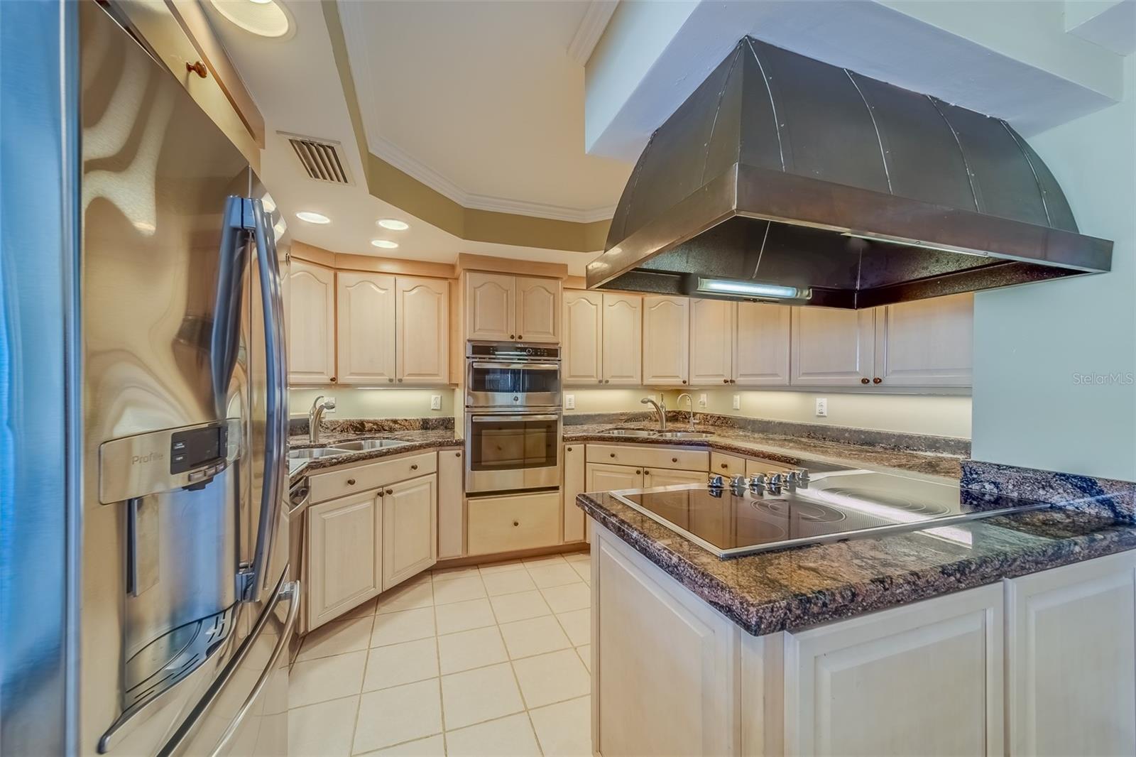 CONTINENTAL TOWERS INC CONDO - Residential Lease