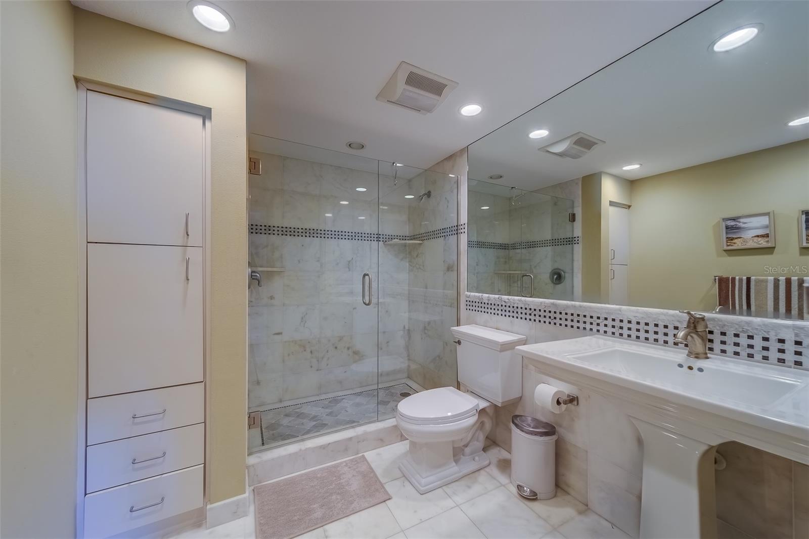 CONTINENTAL TOWERS INC CONDO - Residential Lease