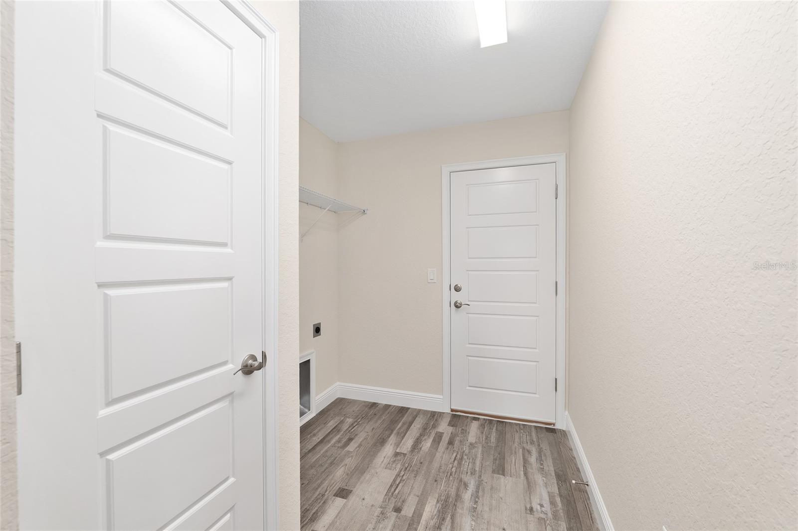 SILVER SPRINGS SHORES - Residential