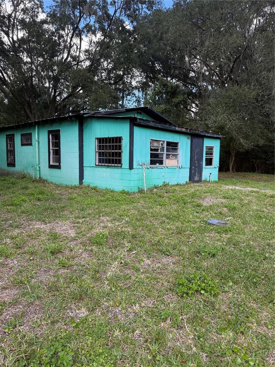 Great handyman property to rehab. Close to UF!