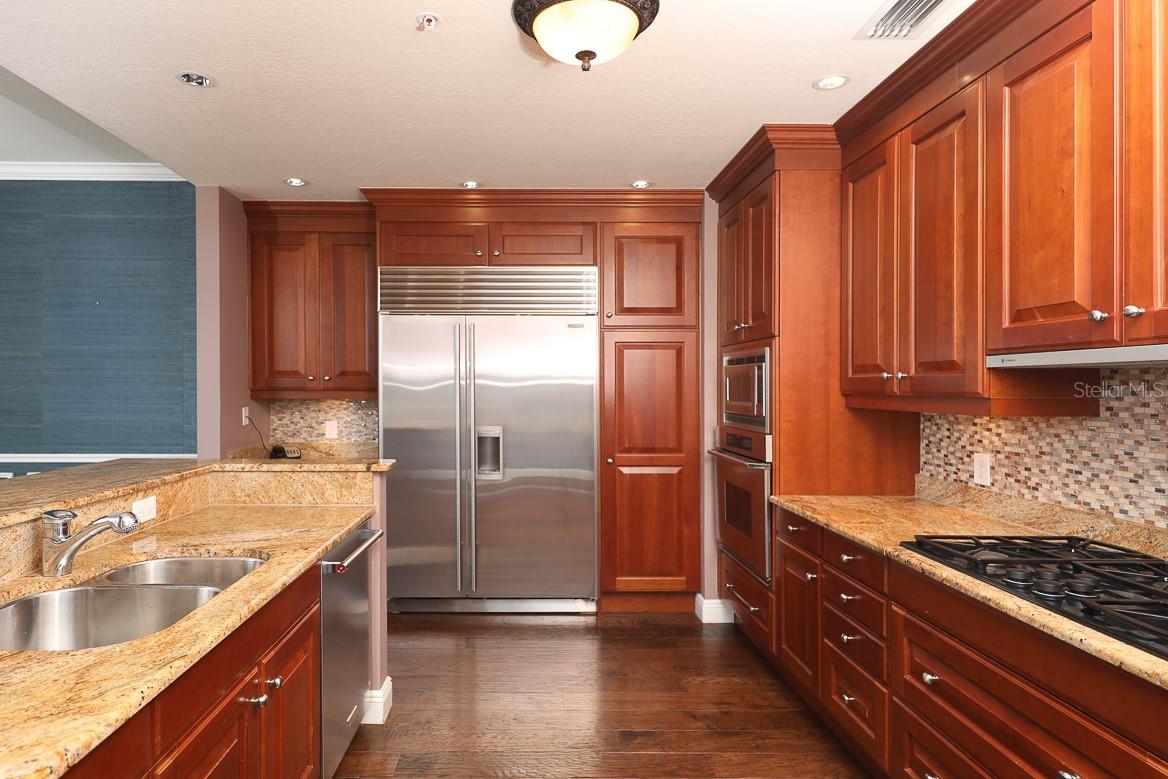 THE BEACH RESIDENCES - Residential Lease