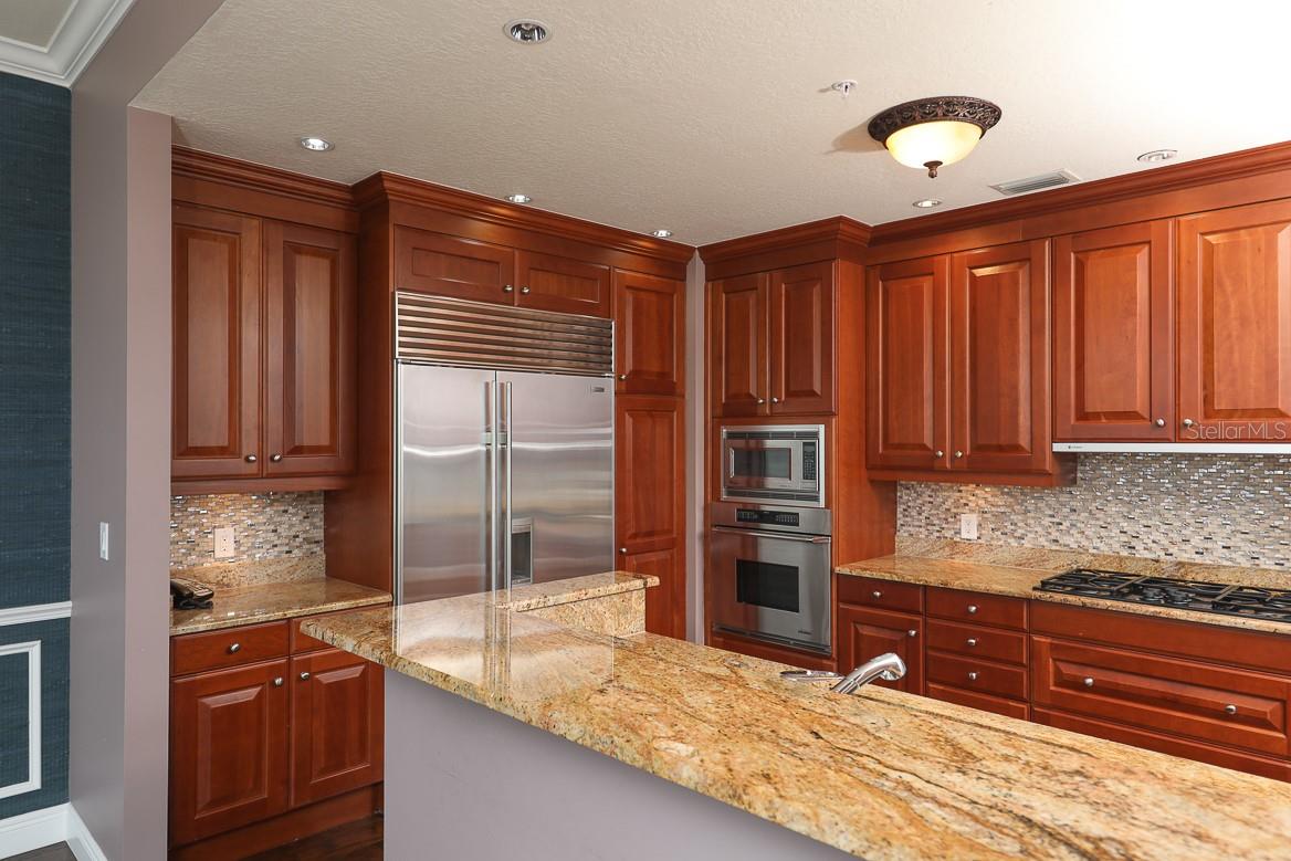 THE BEACH RESIDENCES - Residential Lease