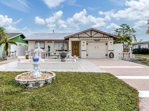 Photo of 1028 Lillian Street, Venice, FL 34285 (MLS # N6141858)