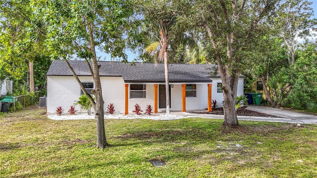 Photo of 4104 W Norma Avenue, Tampa, FL 33611 (MLS # L4955143)