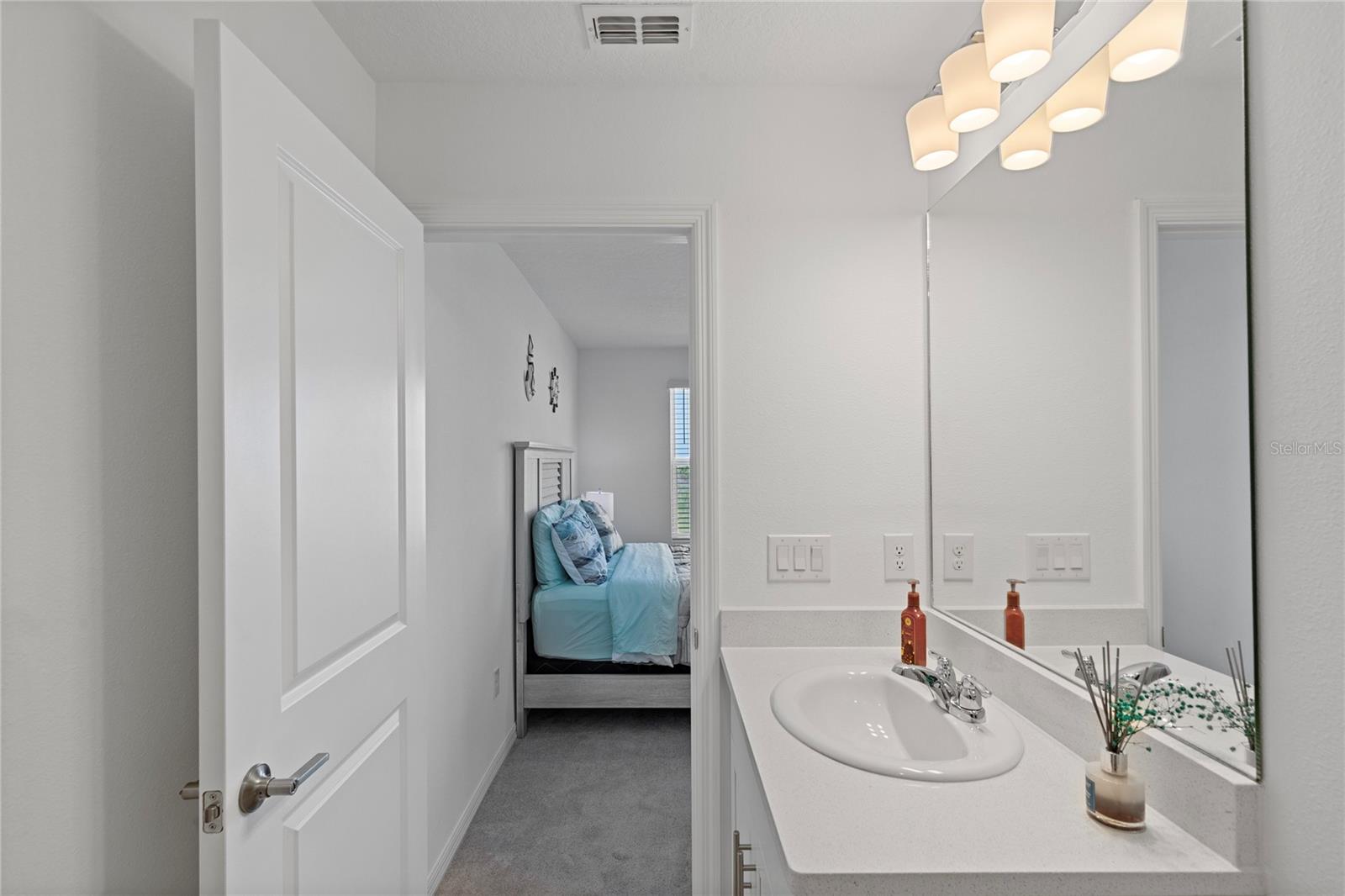 ARTISAN LAKES EDGESTONE - Residential