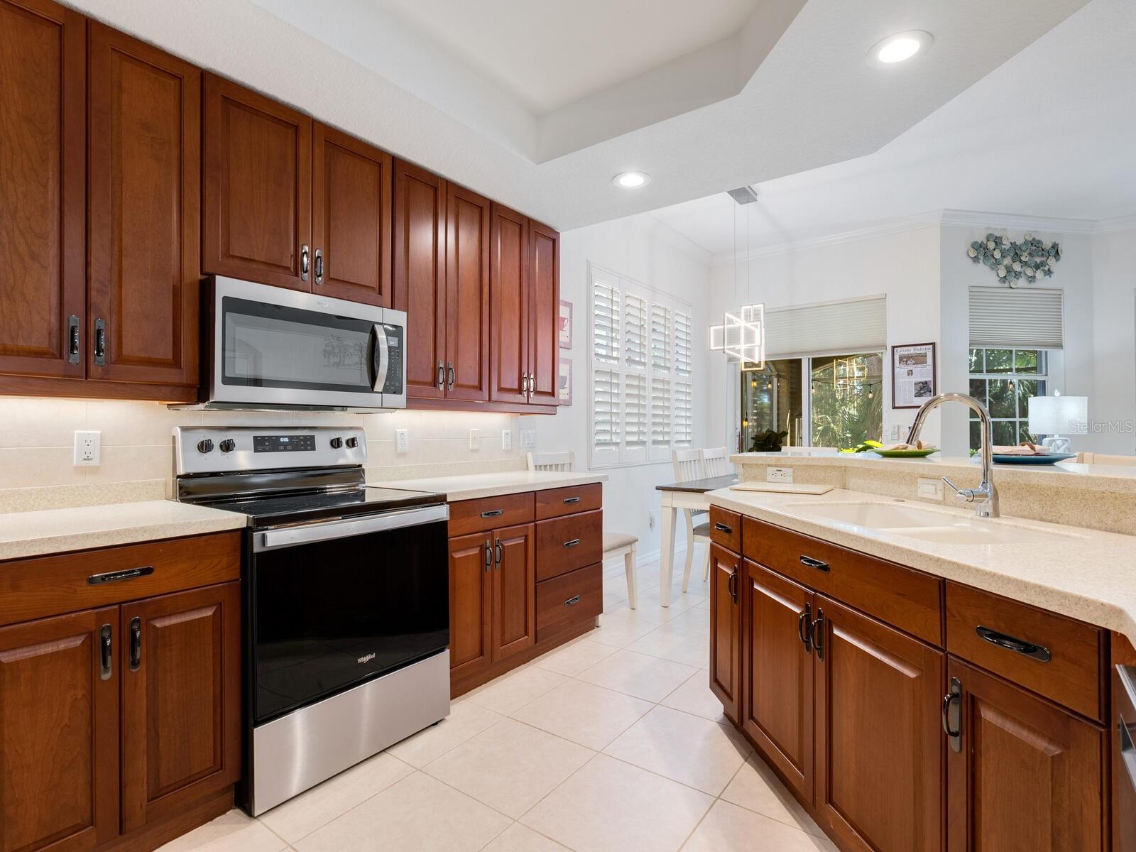 THE VILLAS AT VENICE - Residential