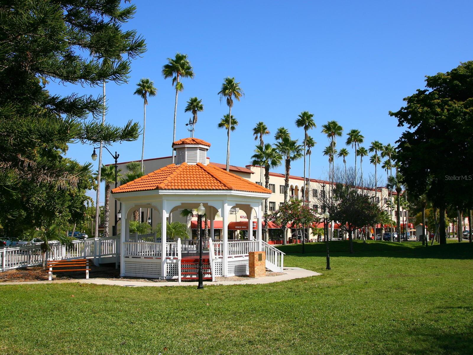 THE VILLAS AT VENICE - Residential