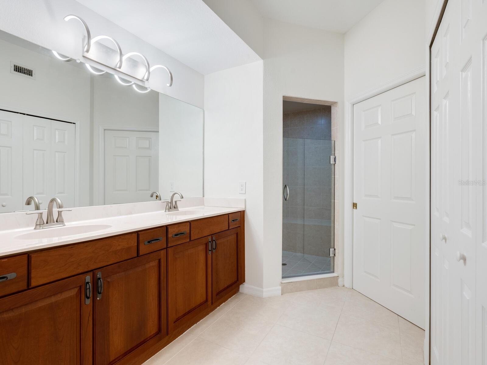 THE VILLAS AT VENICE - Residential