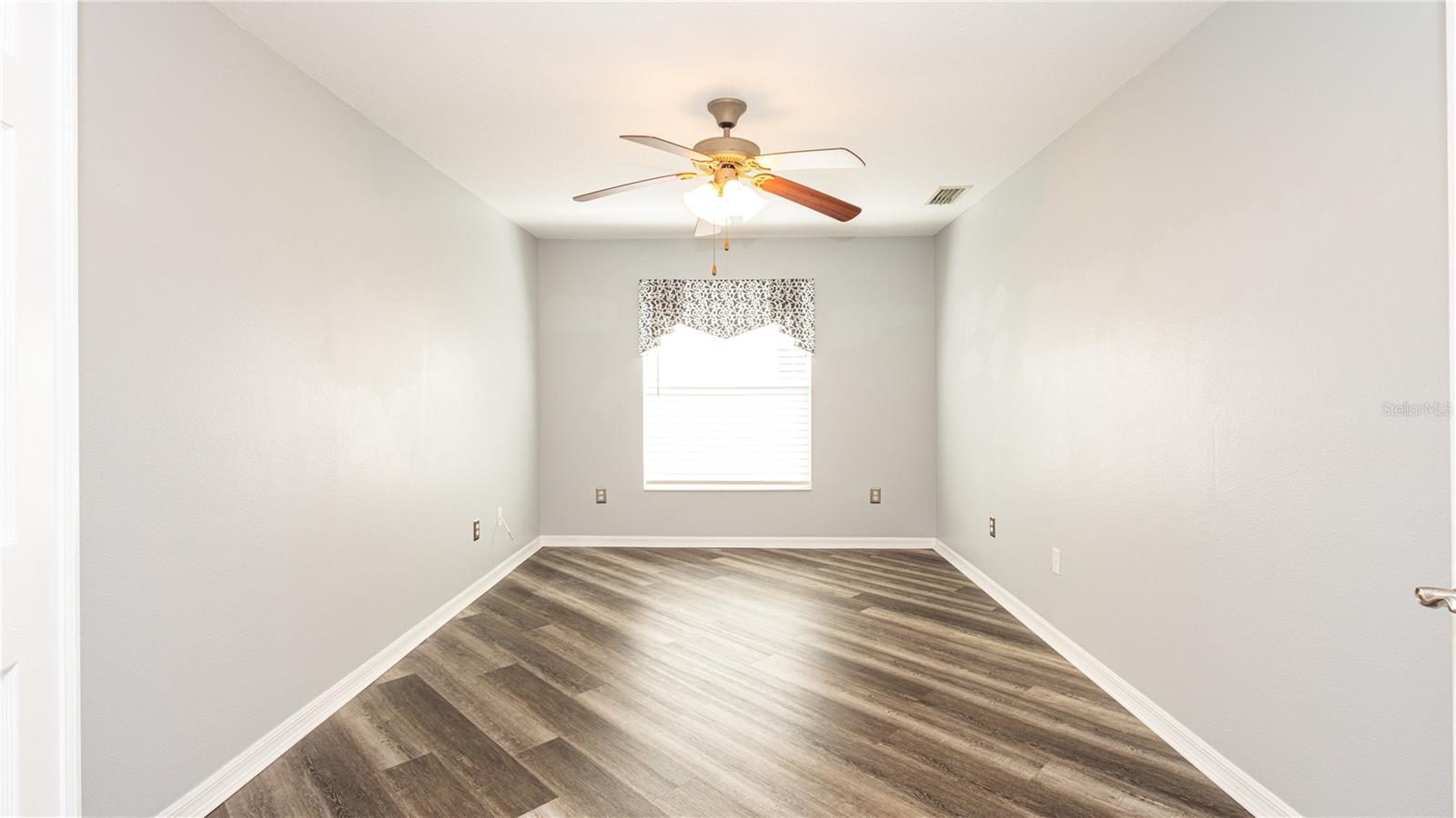 LEESBURG ARLINGTON RIDGE PH 1-B - Residential Lease