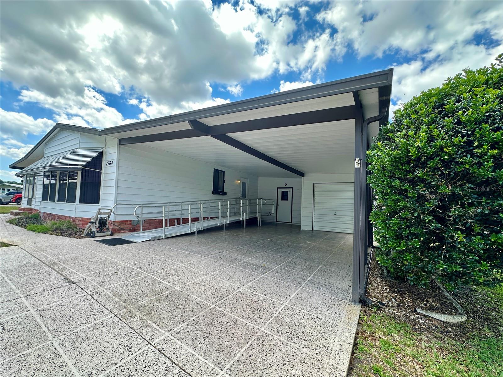 1704 LILLY LANE