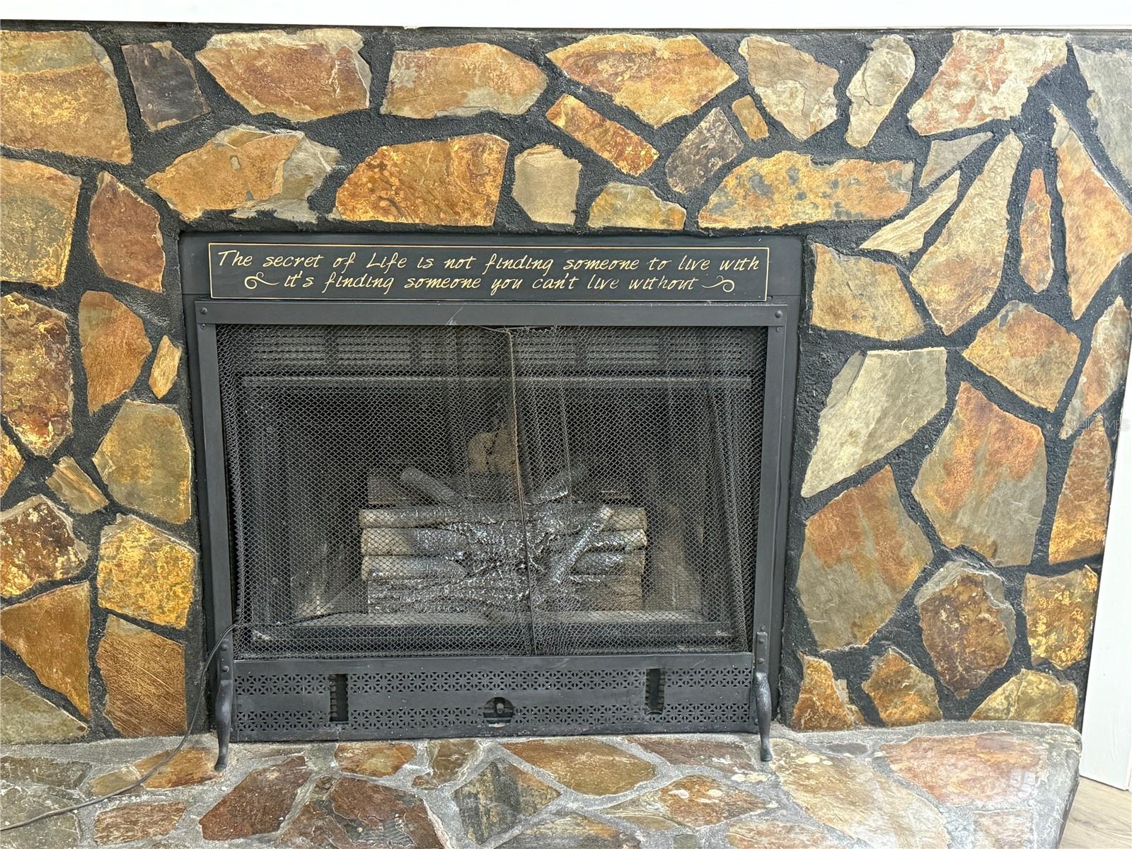 LAKESIDE ESTATES - Residential Lease